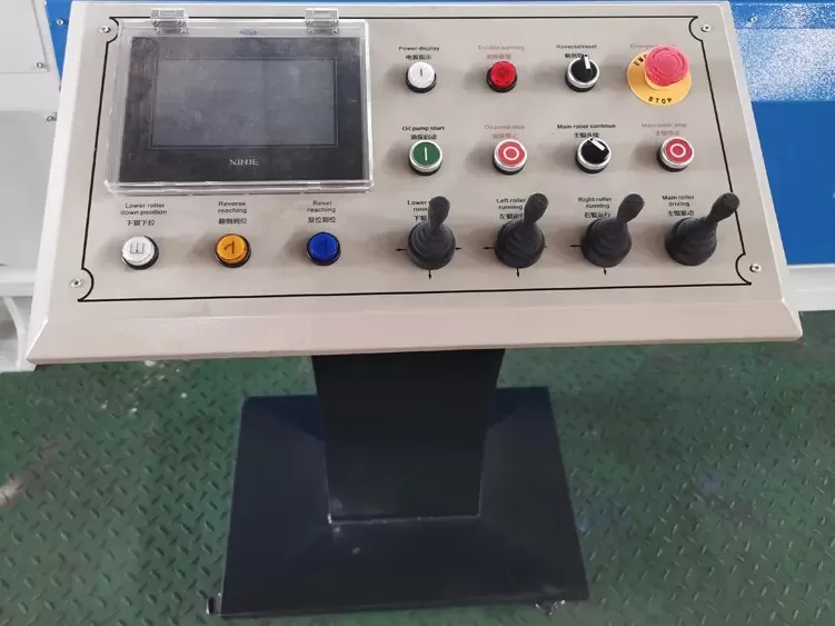 Четырехвалковый гидравлический вальцовочный станок STALEX W12-25x2500